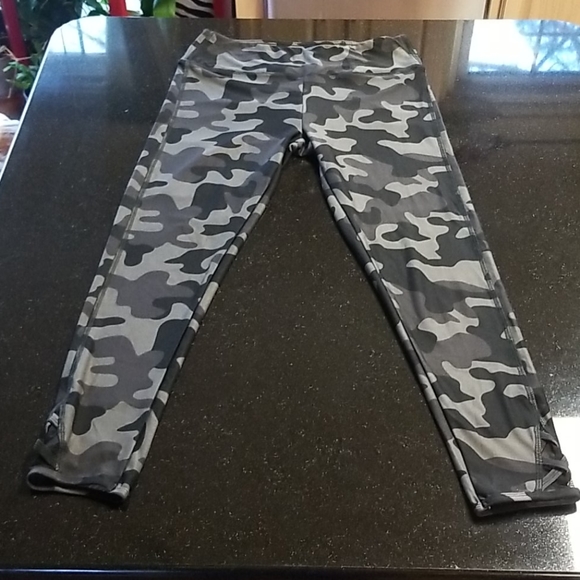 Athletic Collection 7/8 Legging - Picture 2 of 7